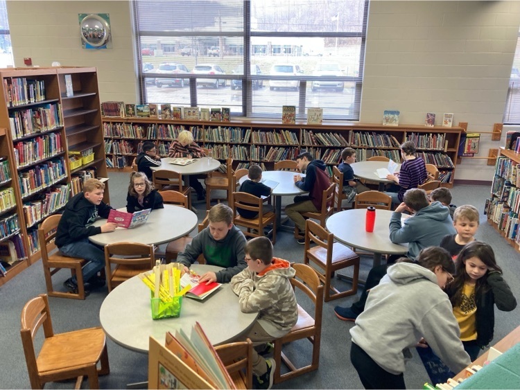 students in library 